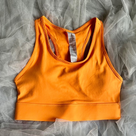 On-the-Go Medium-Impact Sports Bra - Picture 2 of 4